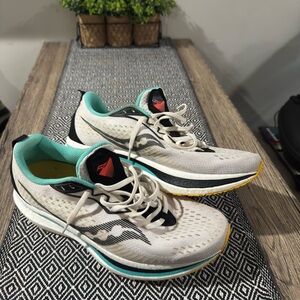 Saucony Endorphin Speed 2